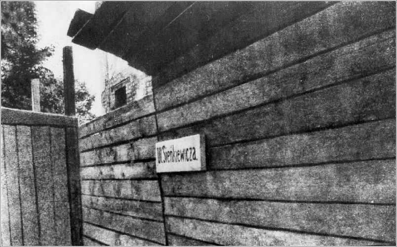 Close view of the wooden fence surrounding the Bialystok ghetto